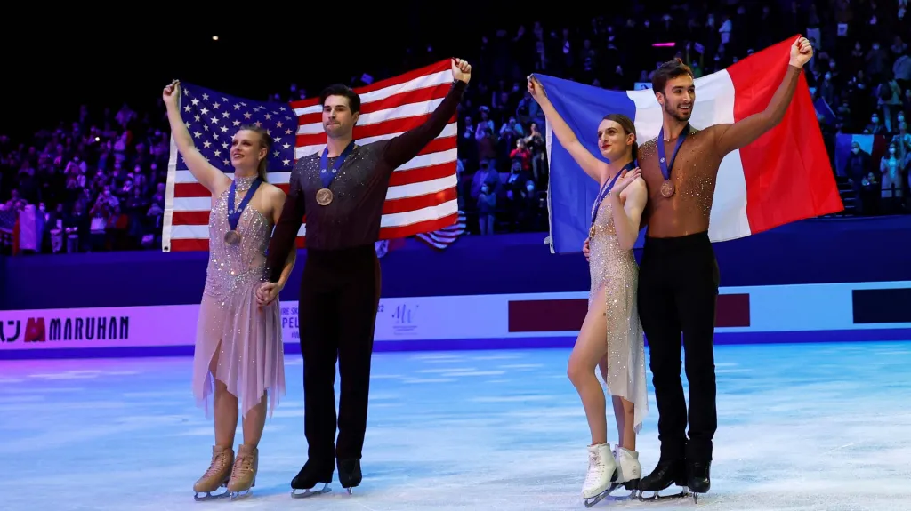 Papadakisová a Hubbellová ještě se svými bývalými tanečními partnery na MS 2022