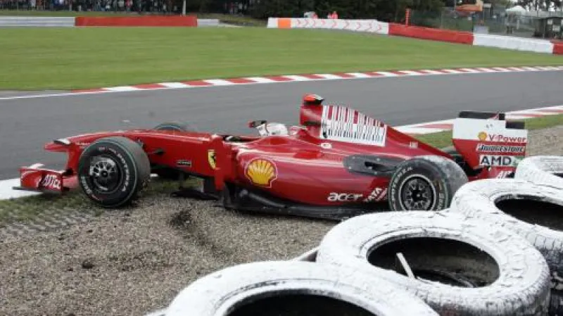 Luca Badoer se po chybě dostal mimo trať v kvalifikaci na GP Belgie