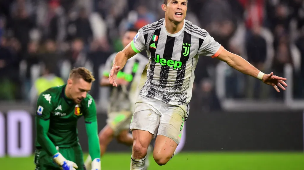 Cristiano Ronaldo slaví gól proti Janovu