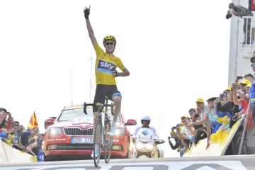 Chris Froome v cíli na Mount Ventoux