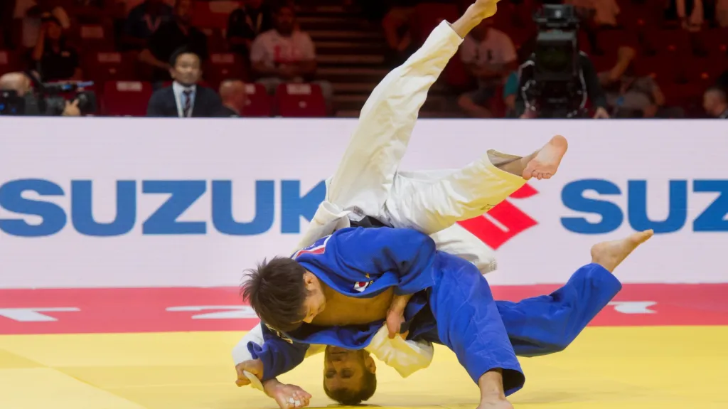 Japonec Abe poráží ve finále Puliajeva z Ruska