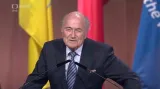 Blatter trvá na nevinně, Putin by mu dal Nobelovu cenu