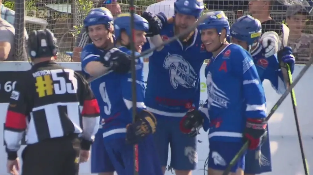 Radost hokejbalistů Pardubic