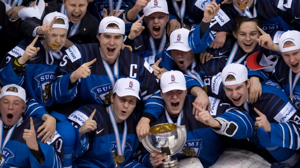 Finští junioři se radují z titulu mistrů světa 2019