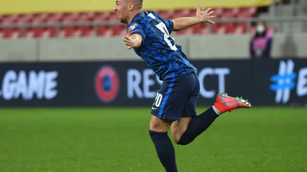Slovenský reprezentant Róbert Mak se raduje z gólu