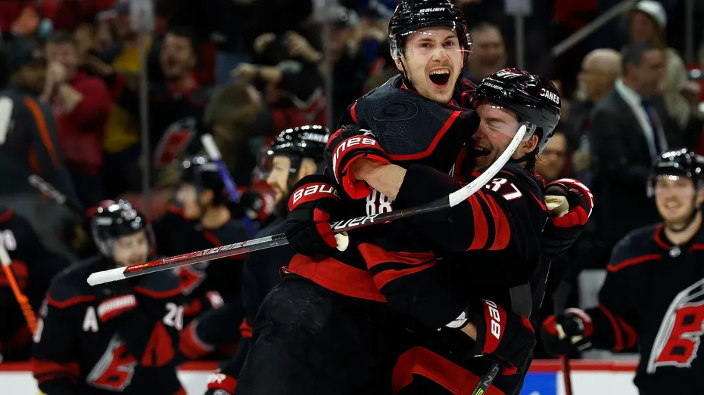 Martin Nečas v euforii po trefě za Carolinu
