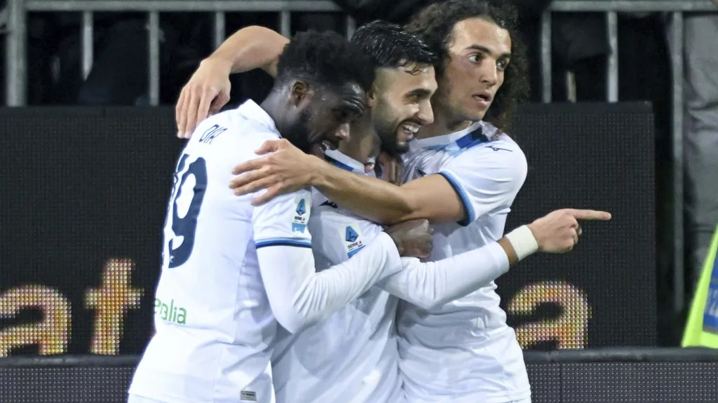 Valentín Castellanos slaví vítězný gól v zápase Lazia proti Cagliari