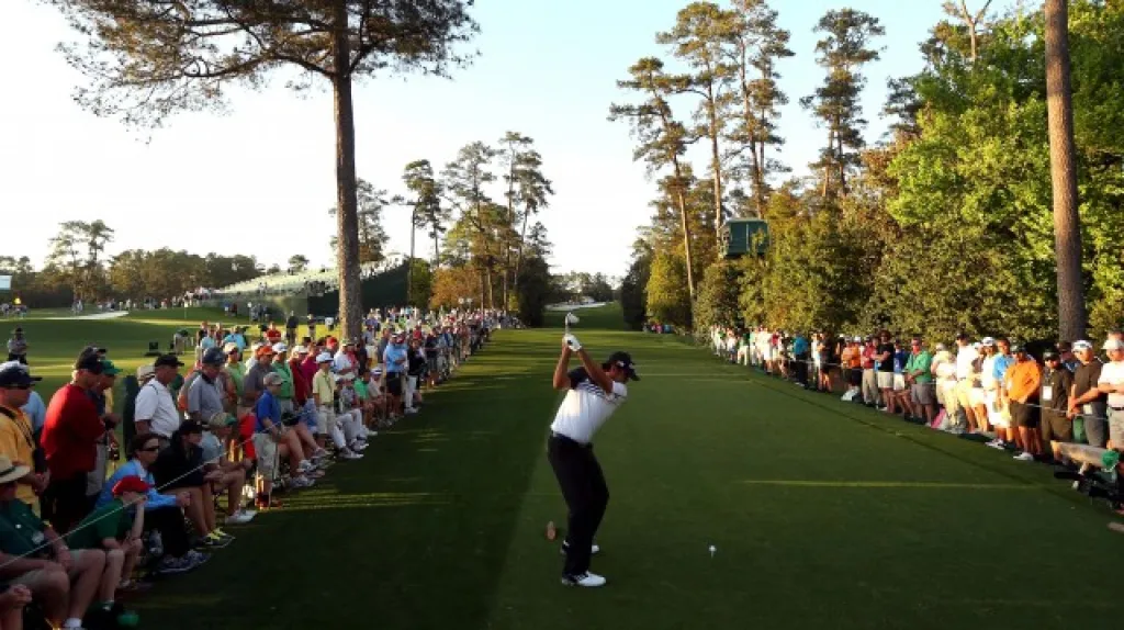 Jason Day při odpalu na Masters