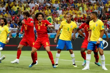 Belgičan Axel Witsel se raduje po gólu do sítě Brazílie