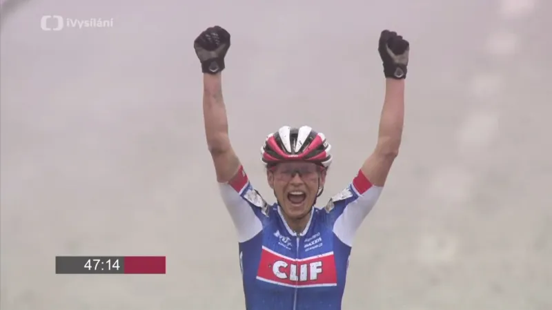 Finiš Kateřiny Nash ve vítězném závodu SP v Namuru