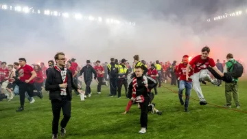 Výtržnosti fanoušků v závěru derby Slavia – Sparta