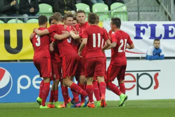 Čeští mladíci se radují ze vstřelené branky