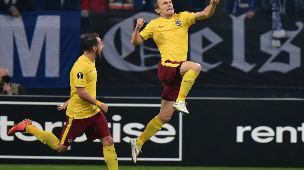 Sparťan David Lafata se raduje z gólu