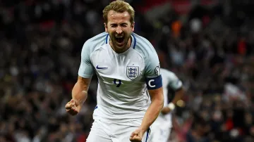 Slavící Harry Kane v dresu Anglie
