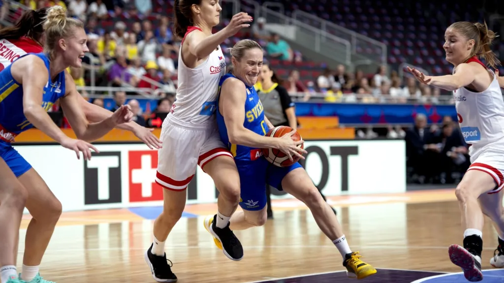 Veronika Voráčková v souboji s Fridou Eldebrinkovou