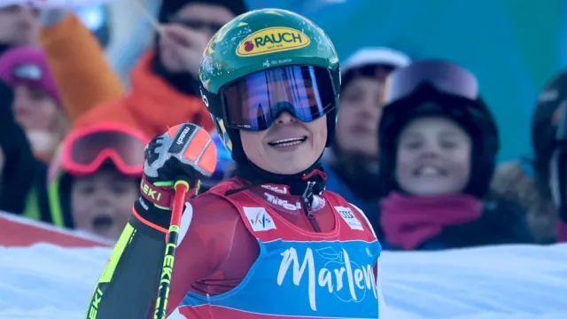 Obě jízdy vítězné Julie Scheibové v obřím slalomu v Kronplatzu