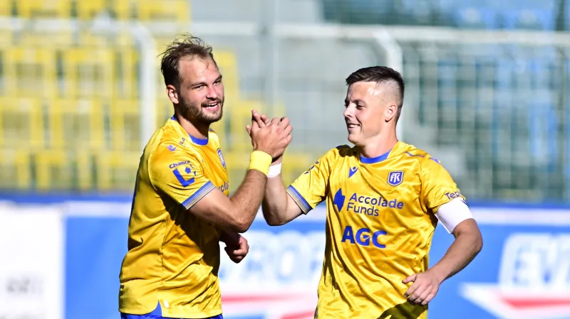  Matěj Pulkrab (vlevo) a Michal Bílek slaví gól Teplic