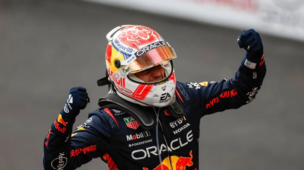 Max Verstappen slaví triumf v Monaku