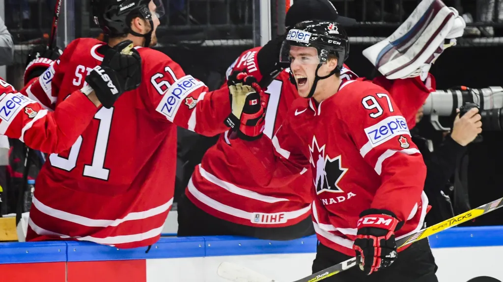 Connor McDavid se raduje z gólu v dresu Kanady