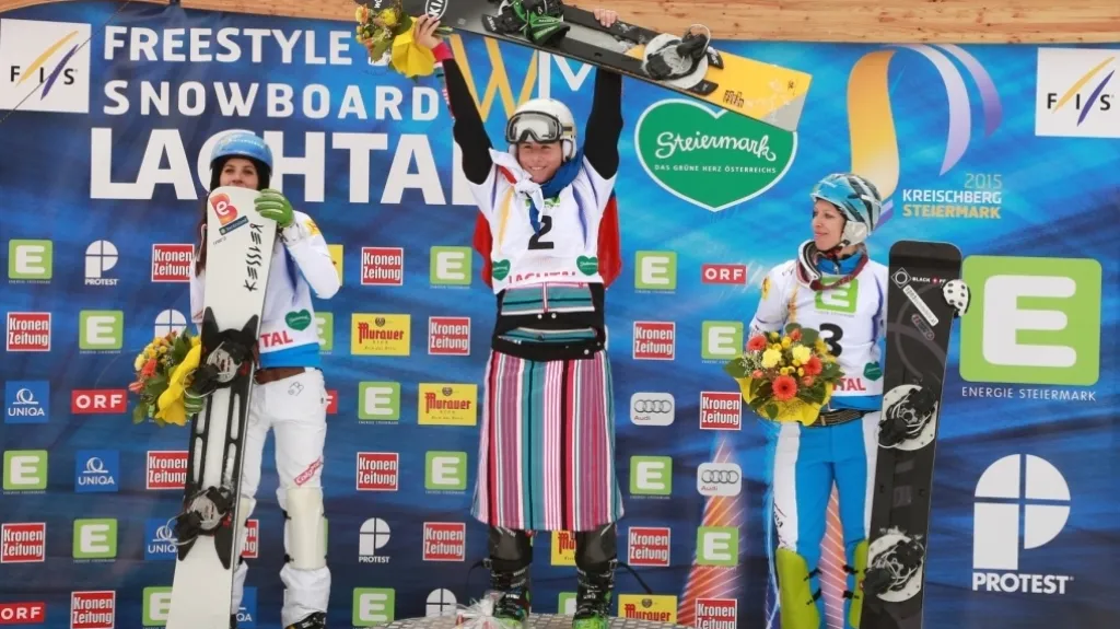 Ester Ledecká na stupních vítězů na MS v Lachtalu