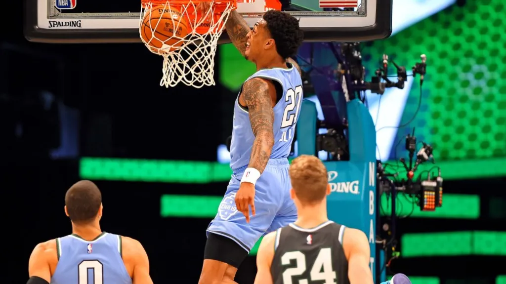 Kevin Knox smečuje do koše v utkání nováčků v rámci NBA All-Star Game