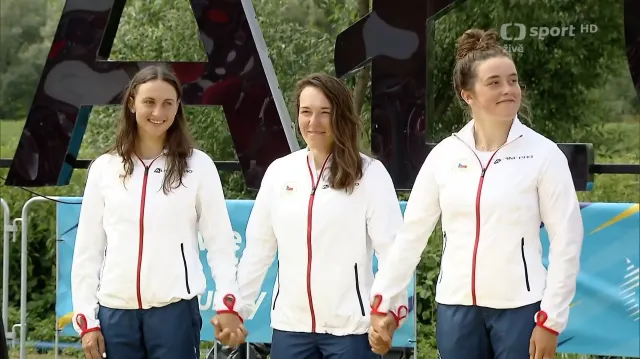 Hlídka kanoistek ve složení Fišerová, Kneblová, Satková vyhrála ME