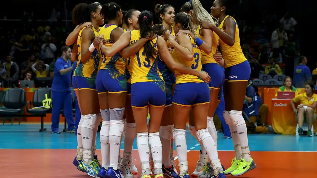 Radost brazilských volejbalistek po výhře nad Japonkami