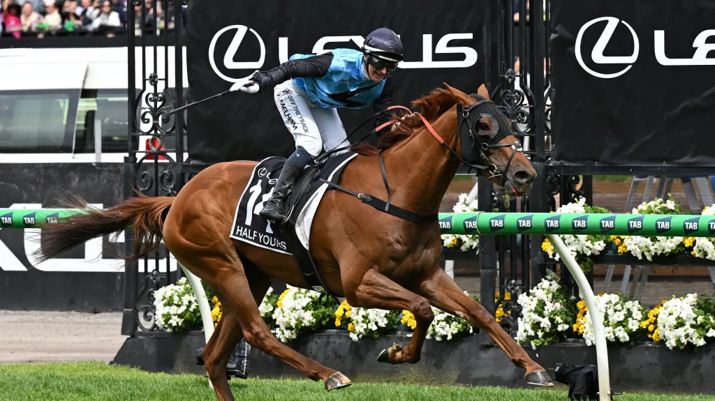 Jamie Melhamová v sedle Half Yours