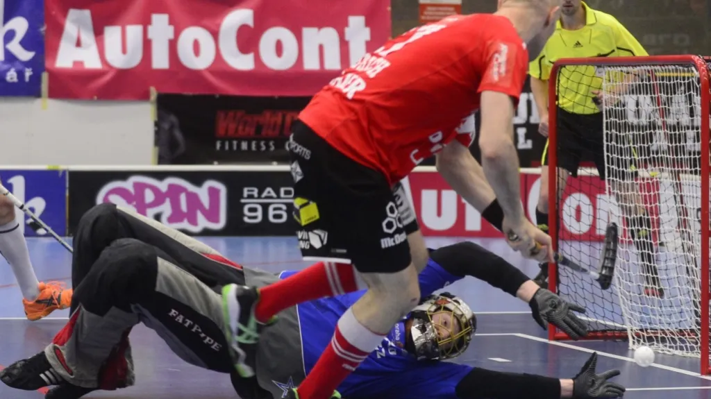 Milan Fridrich z Tatranu Střešovice střílí gól