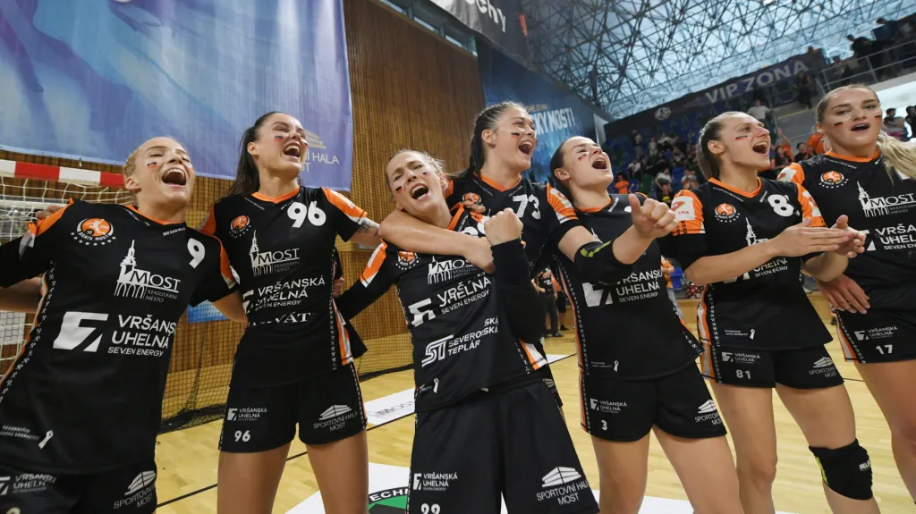 Radost házenkářek Mostu