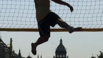 Míčová hra bossaball
