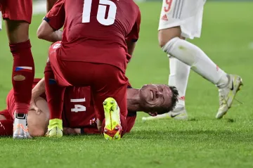 Jakub Jankto se svíjí v bolestech v utkání se Španělskem