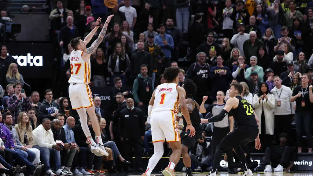 Vít Krejčí střílí trojku