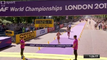 Závěr závodu v chůzi žen na 20 km
