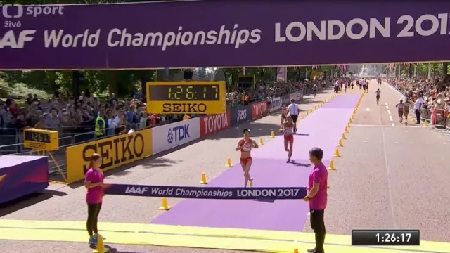 Závěr závodu v chůzi žen na 20 km