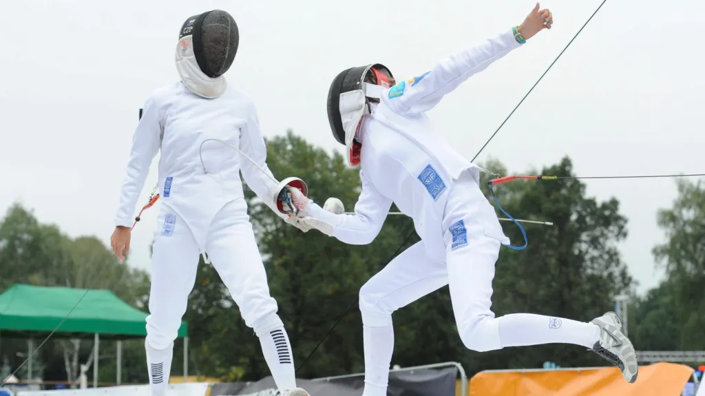 Barbora Kodedová (vlevo)