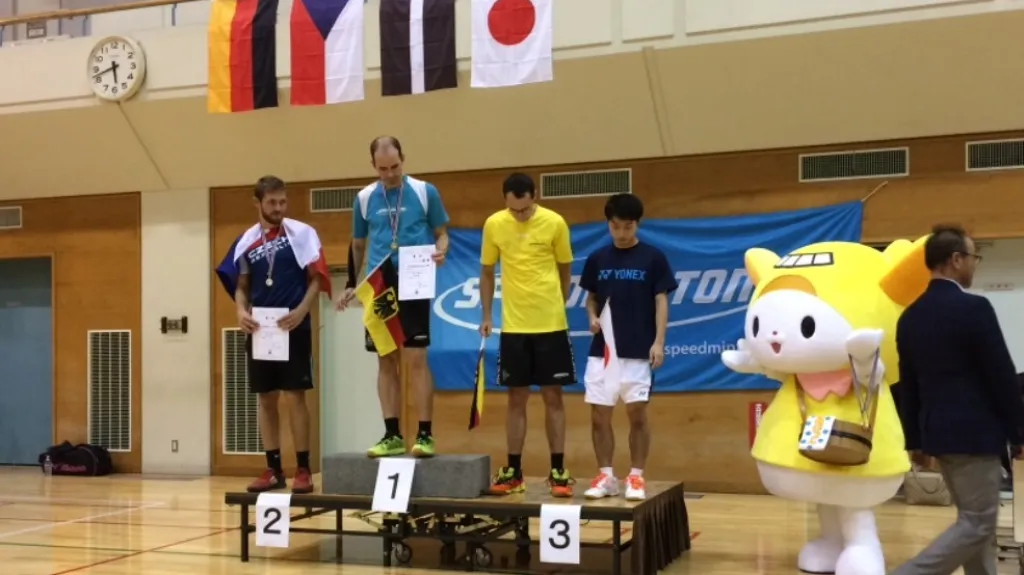 Petr Makrlík jun. (vlevo) bral v Japonsku stříbro