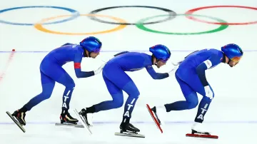 Finále stíhacího závodu rychlobruslařů