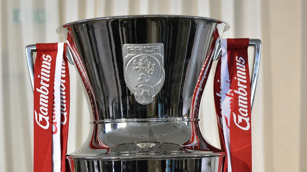 Trofej pro vítěze první fotbalové ligy