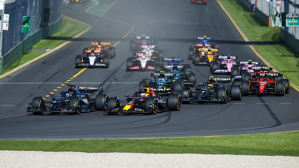 Max Verstappen ve vedení VC v australském Melbourne