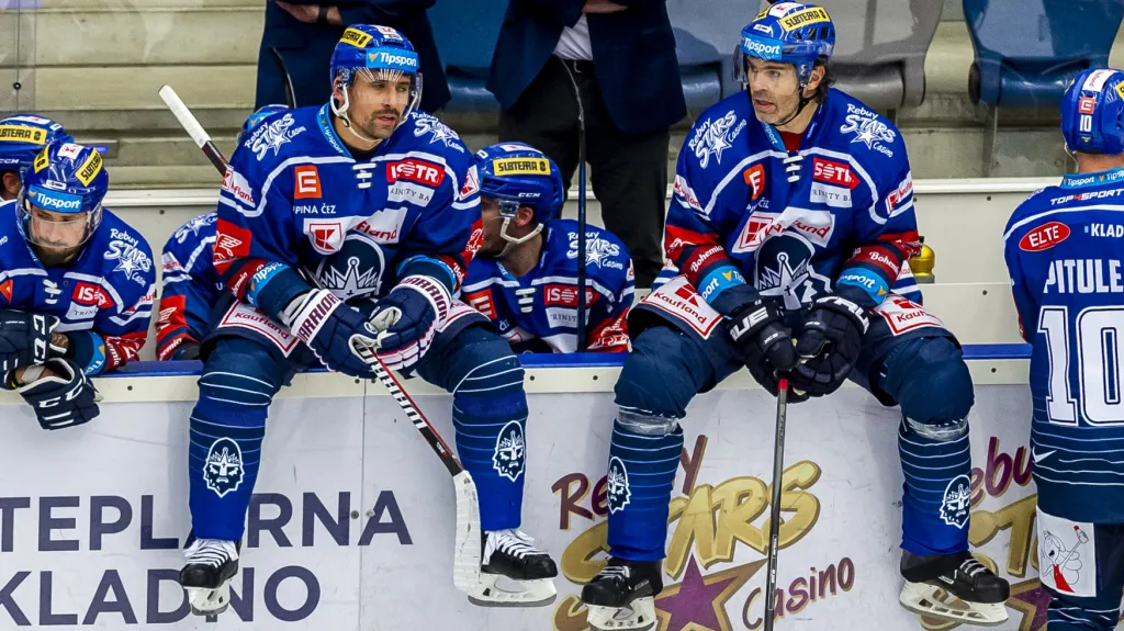 Tomáš Plekanec s Jaromírem Jágrem na kladenské střídačce