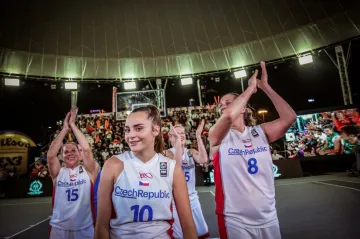 České basketbalistky 3x3 slavící titul mistryň světa