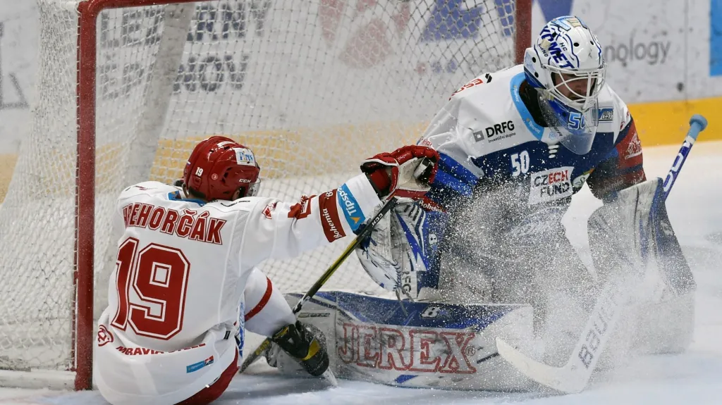 Třinecký Patrik Hrehorčák skončil v brance brněnského Karla Vejmelky