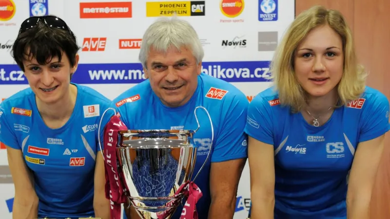 Martina Sáblíková a Karolína Erbanová s trenérem Petrem Novákem