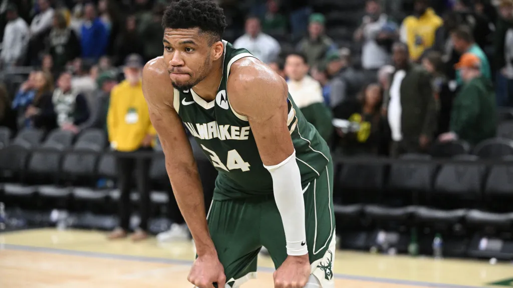 Zklamaný Janis Antetokounmpo
