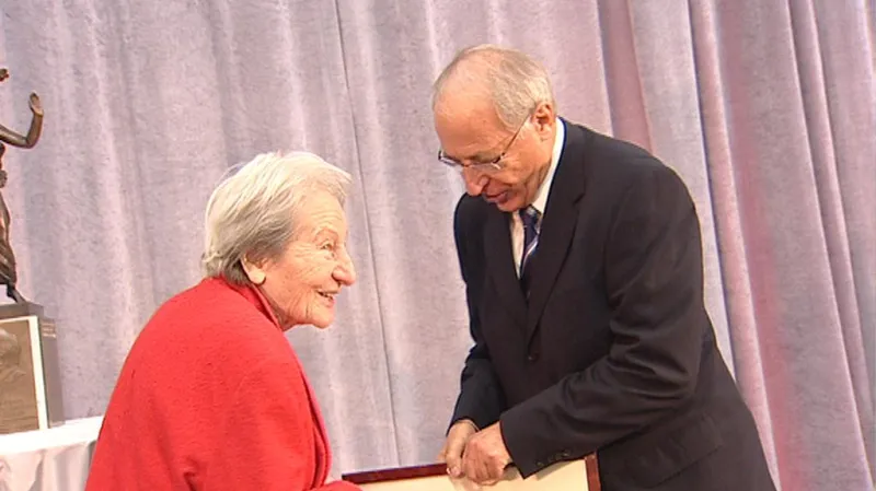 Na zasedání ČOV převzali významná ocenění Zátopková, Knapková a Feldstein