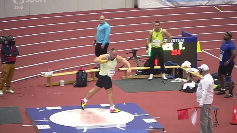 Nejdelší vrh vítězného koulaře Staňka s ohlasem