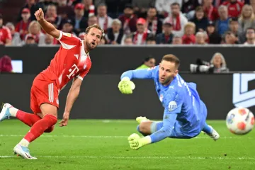 Harry Kane dává za Bayern šestý gól Lipsku