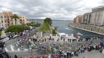 Peloton na trati Gira d'Italia