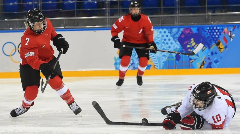 Švýcarky na Kanaďanky nestačily a zahrají si se Švédkami o bronz